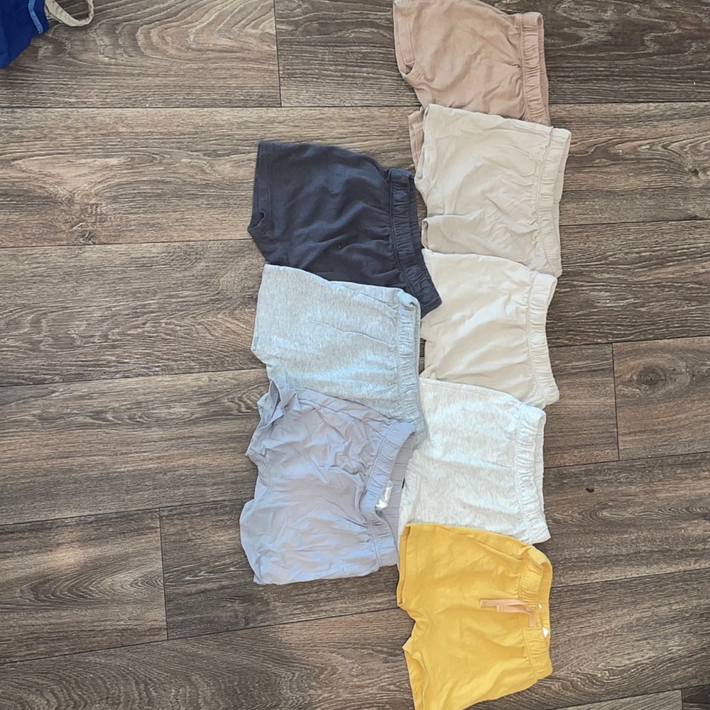 H&M 100% cotton short bundle! Neutral colors! So soft! Perfect for summer!